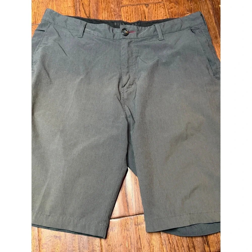 Billabong Platinum X Mens Hybrid Shorts Grey Walkshorts Size 33 Land and Water